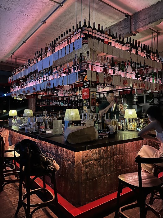 Off-dry Cocktail & Wine Bar fotoğraf 1