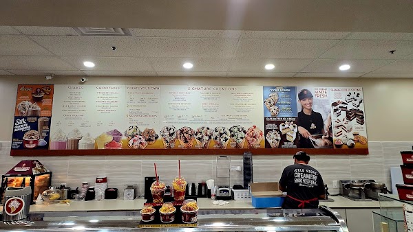 COLD STONE CREAMERY exterior