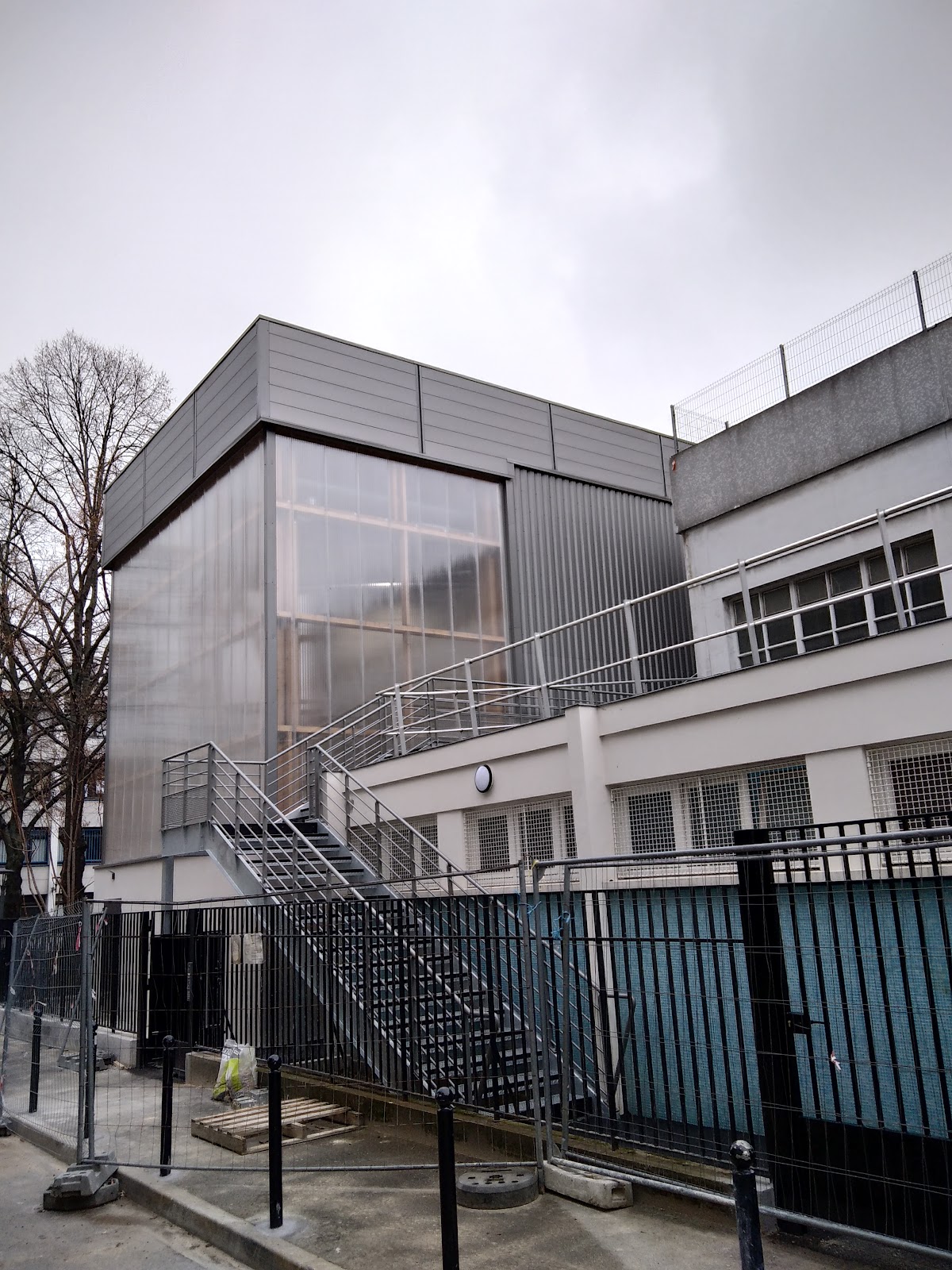 Gymnase Glacière, vue extérieure