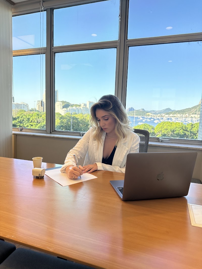 Dra Anna Ribeiro - Ginecologia