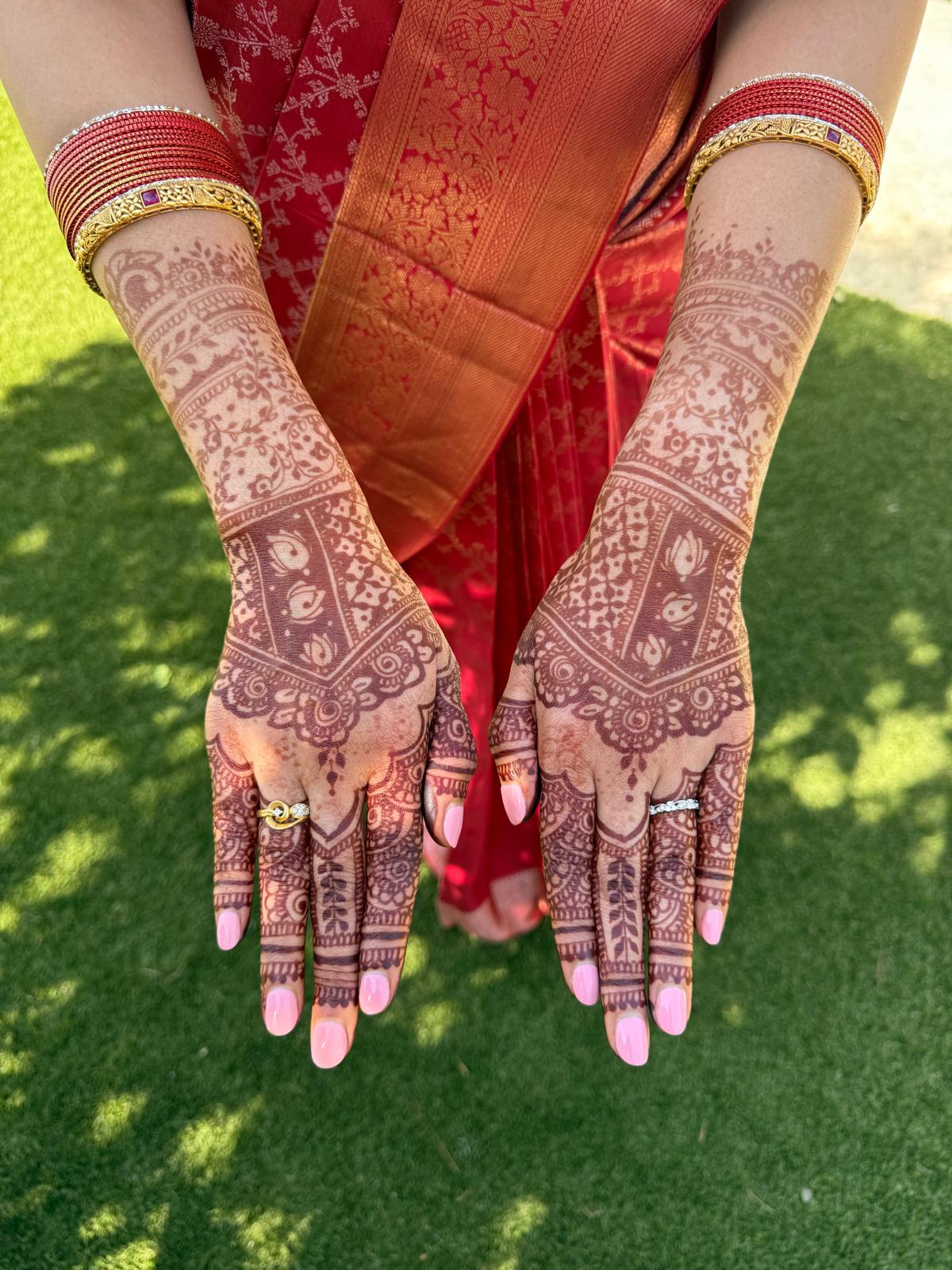 Vibrant Henna tattoo work — photo 2