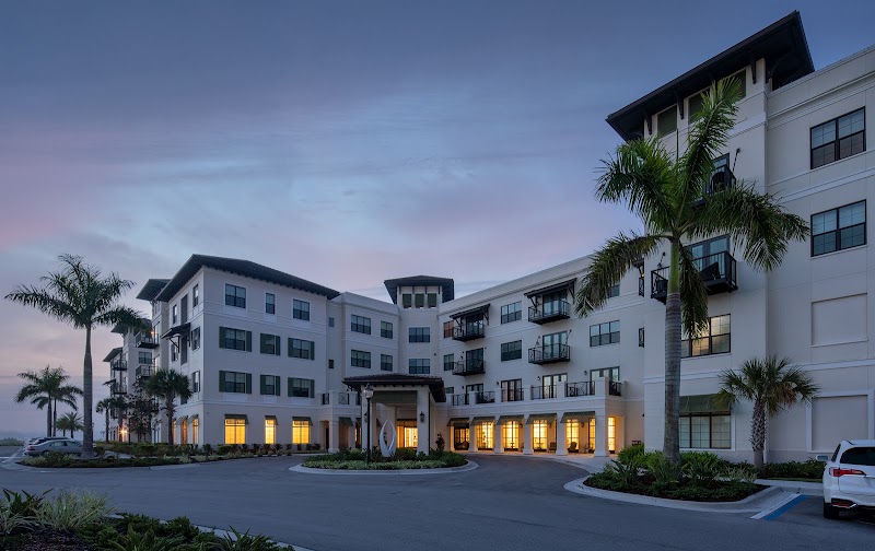 Grand Living At Lakewood Ranch
