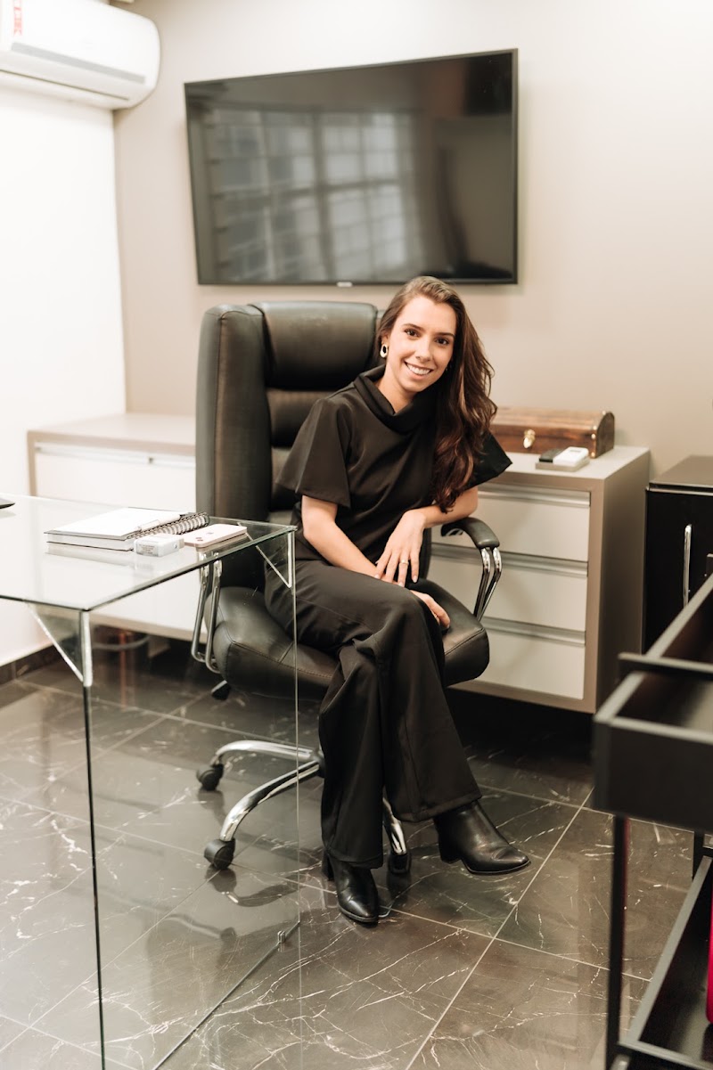 Dra. Larissa Bedene - Ortodontia e Ortopedia Funcional dos Maxilares - foto 2