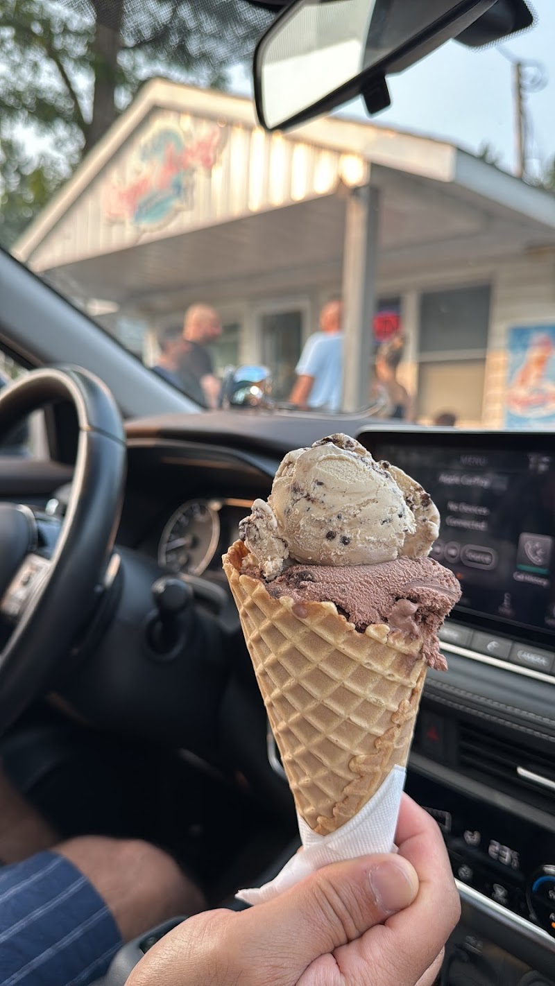 A&L's Royal Scoop photo 4