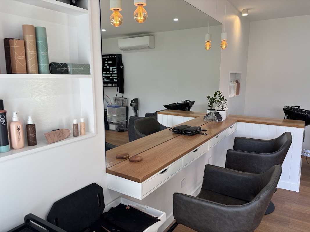 Become hair and makeup photo 1