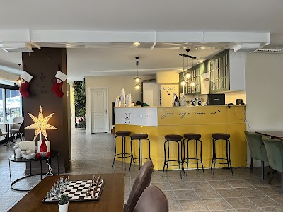 Nazende “The Baked Goods” - Kafe