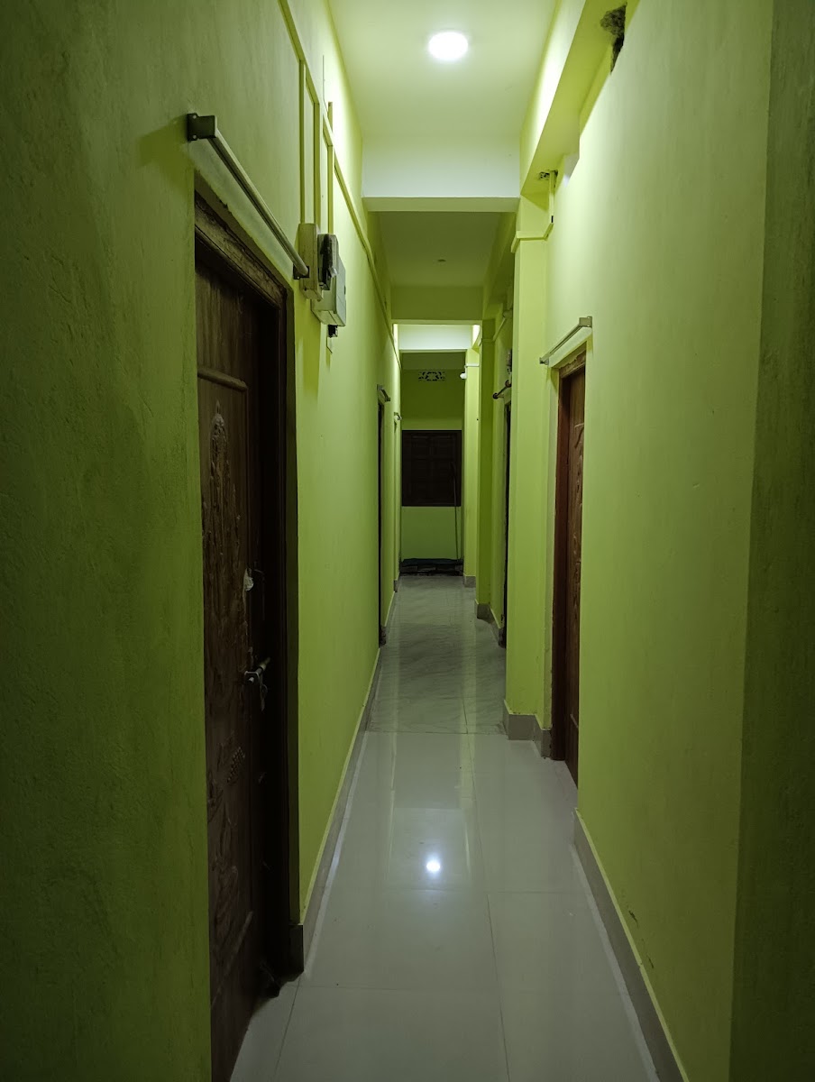 Shiba's TO - LET rooms photo 3