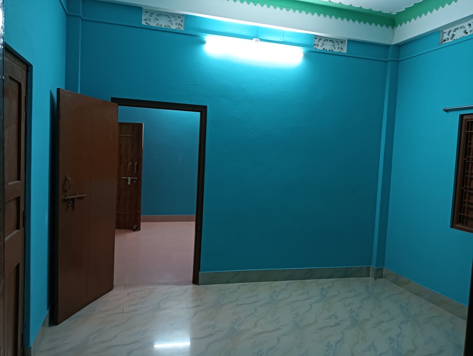Shiba's TO - LET rooms photo 1