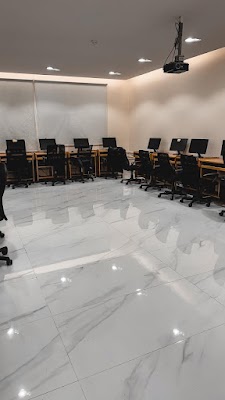 معهد اكاديميه فتاة المملكة العالي النسائي للتدريب