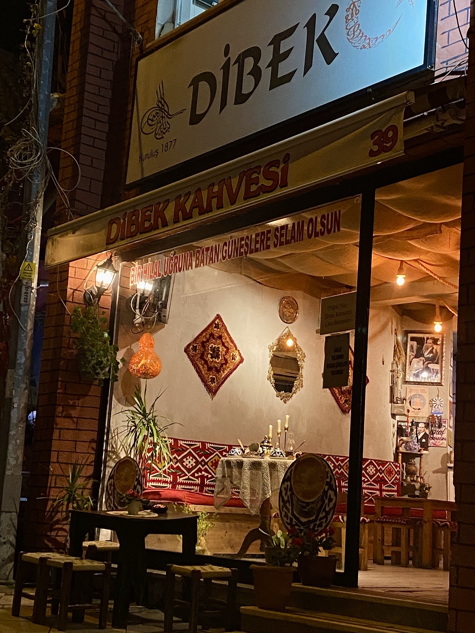 Dibek Kahvesi mekanı