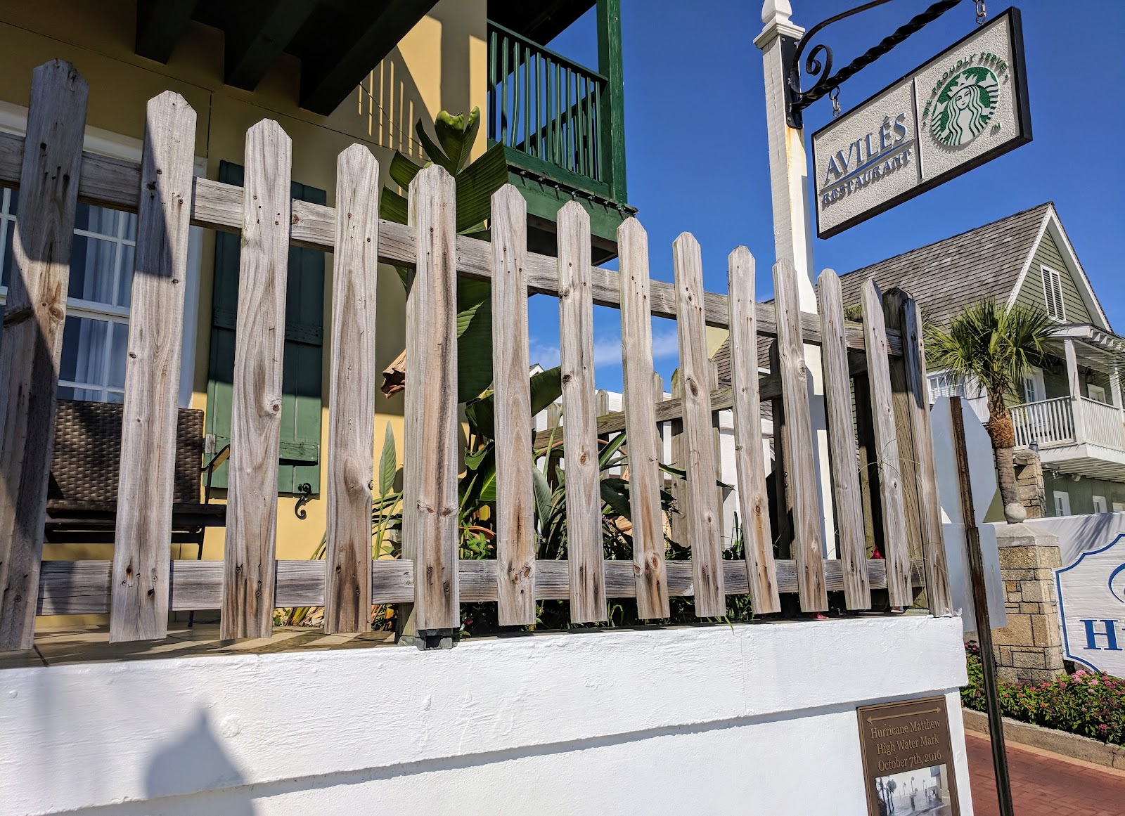 Avilés Restaurant & Lounge