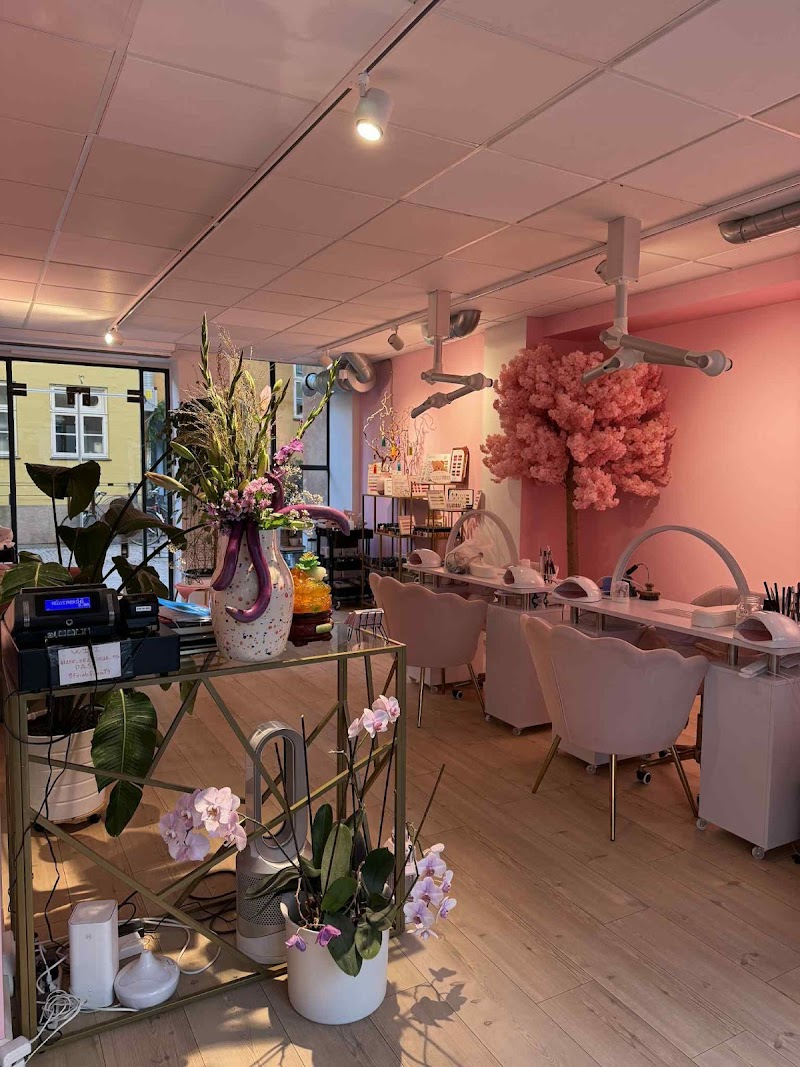 Sky Nails - Spa & Massage