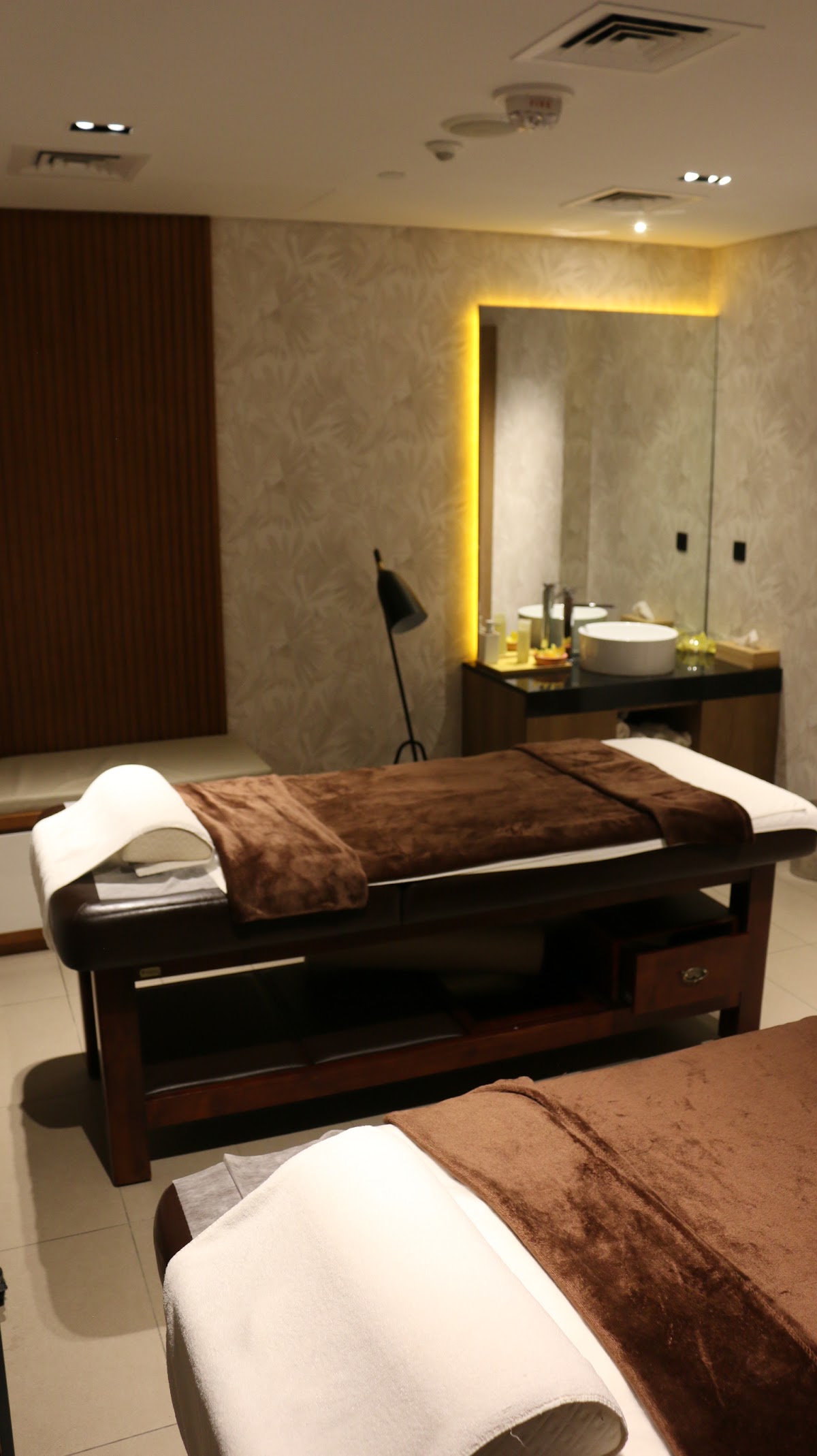 Versailles Spa - Hotel Aloft Dubai Airport 2