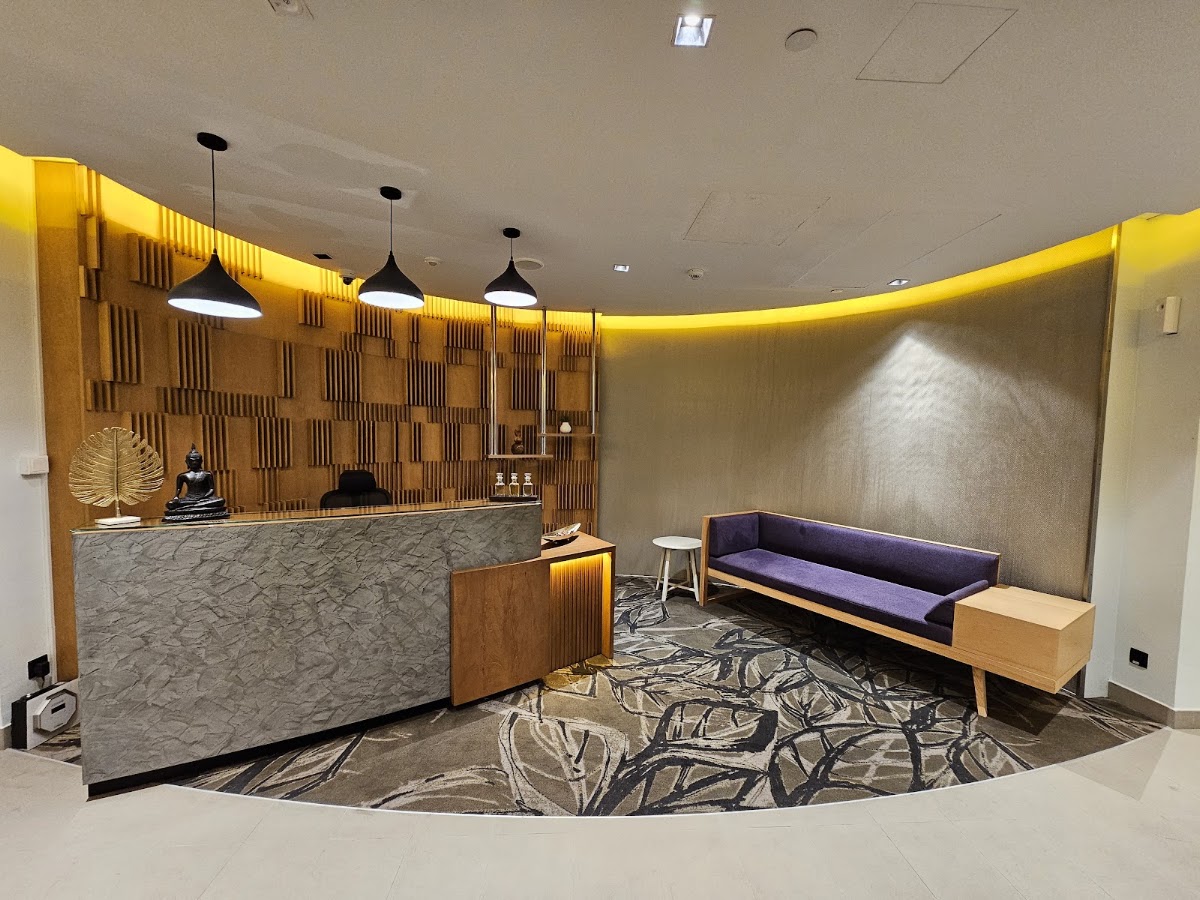 Versailles Spa - Hotel Aloft Dubai Airport 3