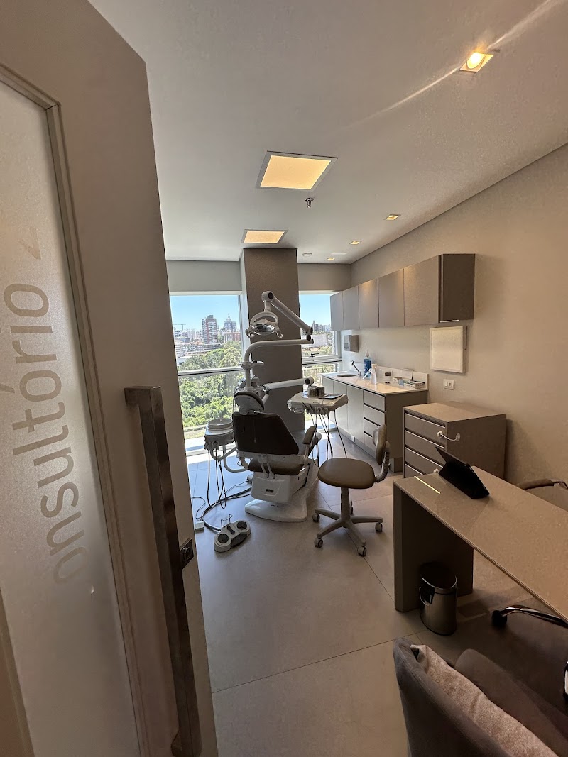 Dra Eduarda Chamorro - Implantes dentários e harmonização - foto 2