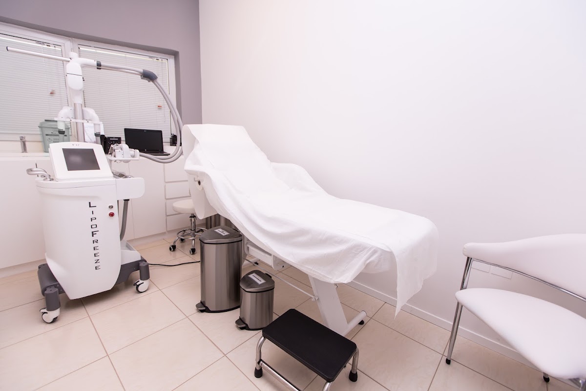 DR. KAMIL AL RUSTOM SKIN & LASER CENTRE 2