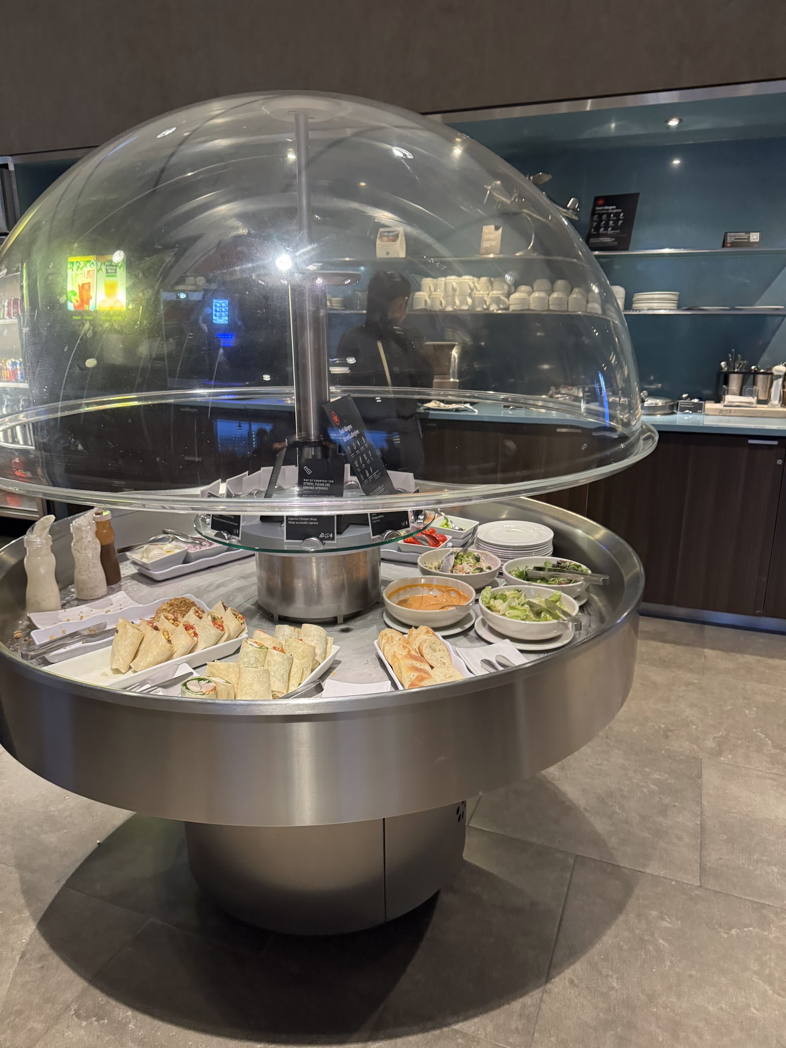 Air Canada Maple Leaf Lounge — photo 3 (via Google)