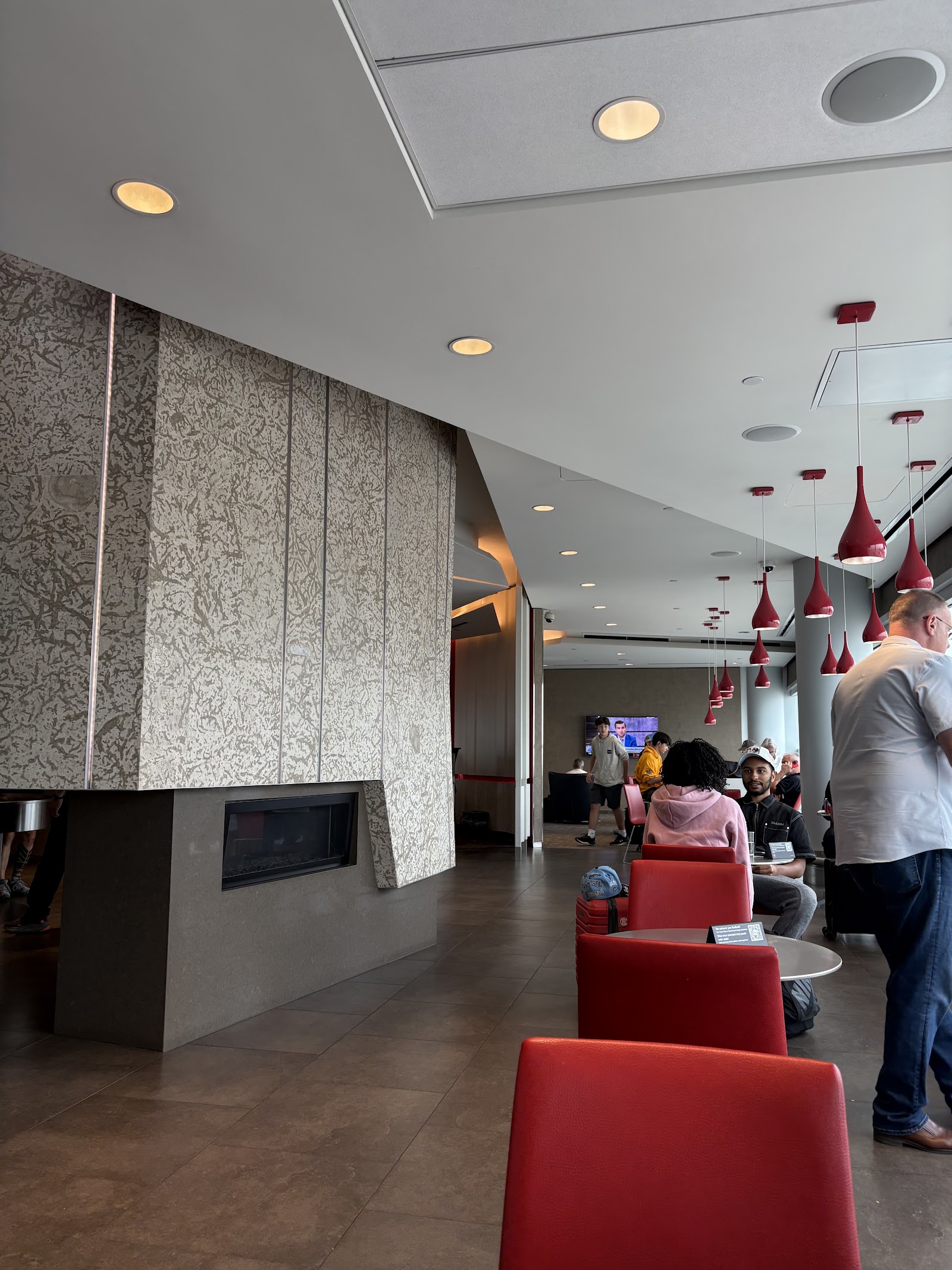 Air Canada Maple Leaf Lounge — photo 2 (via Google)