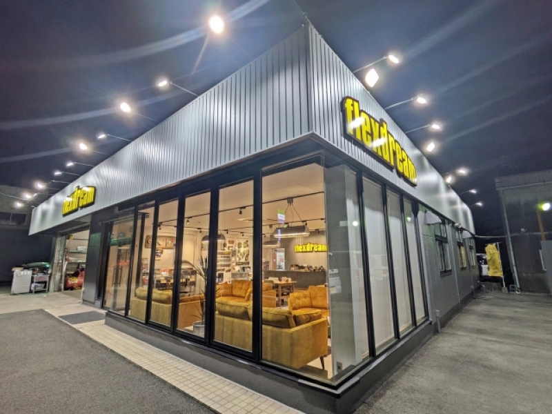 フレックス・ドリーム小牧店／ハイエース・ランクル専門店