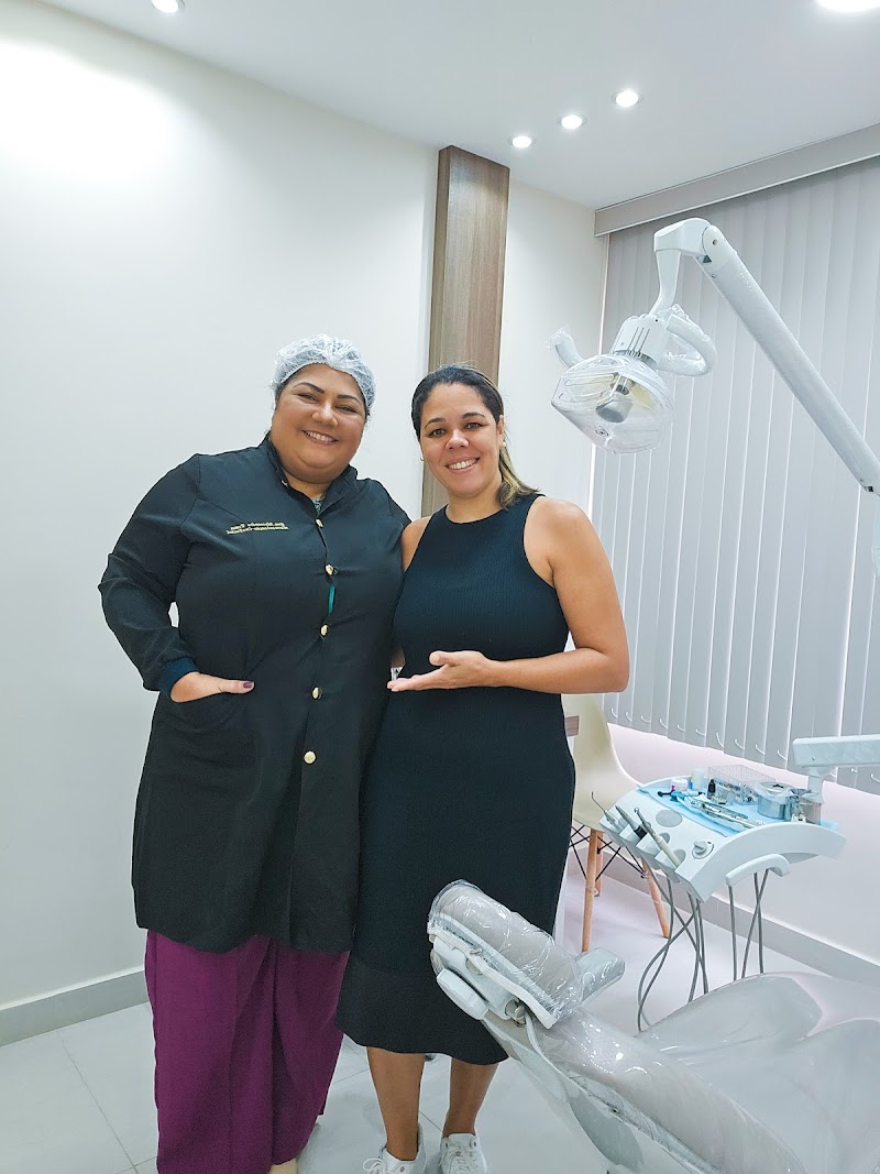 Dra Alessandra Praun | Alinhadores Invisíveis SouSmile | Clareamento Dental SEM DOR | Taquara/RJ - foto 2