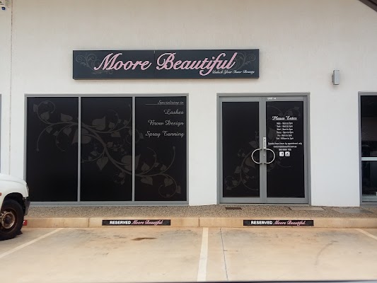 Moore Beautiful photo 2