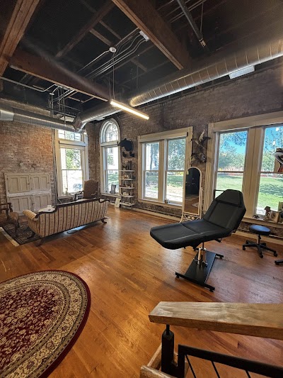 Midnight Curiosity Tattoo & Art lounge