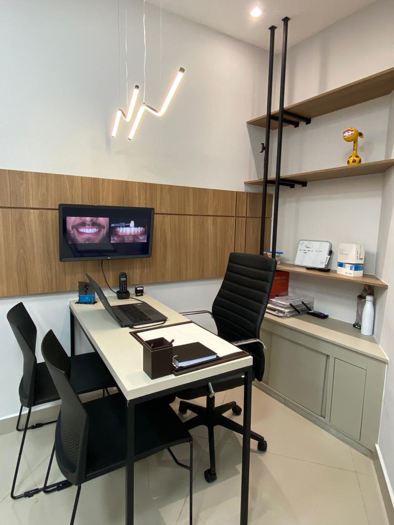 Clínica Odontológica Marcos Santos- Implantes Dentários e Estética - foto 5