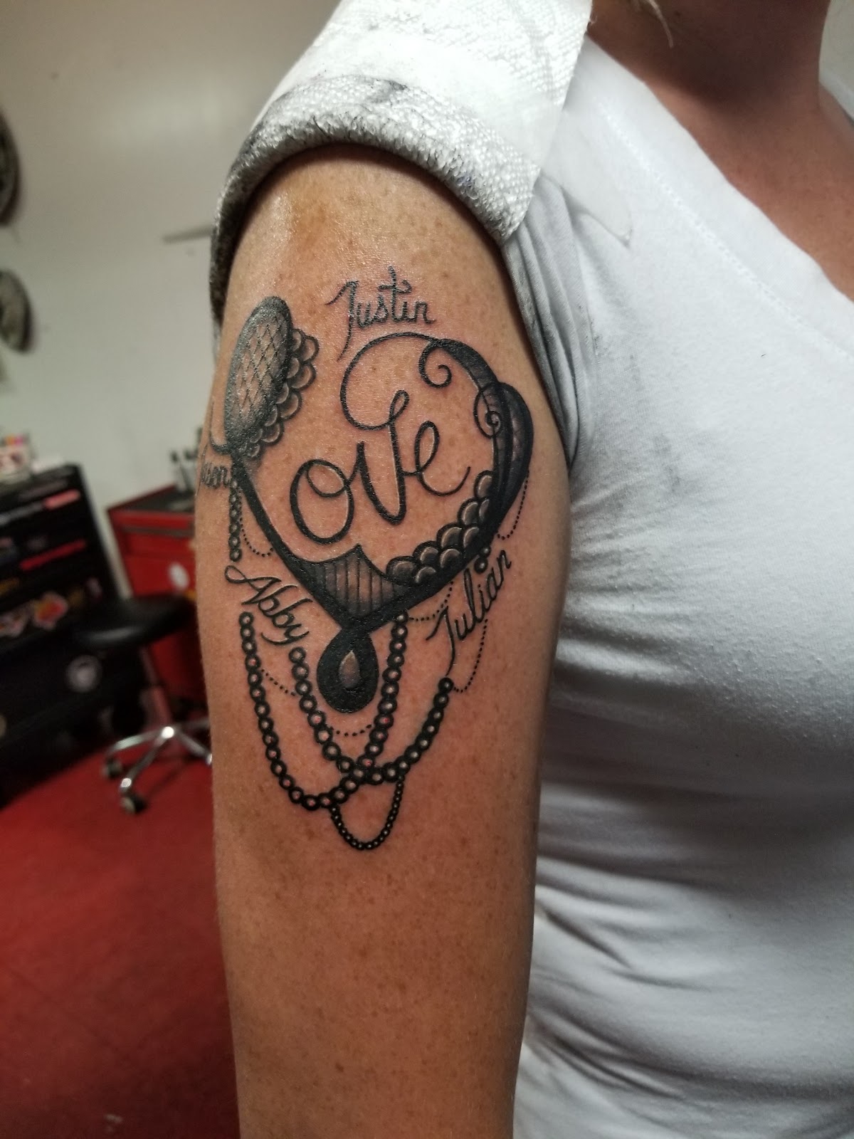 Skin Mechanix Inkorpar8ted tattoo parlor in Council Bluffs, NE