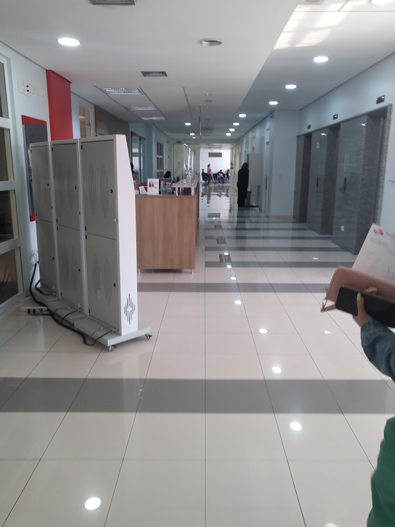 Paraná Clínicas - CIM Água Verde 24h - foto 5