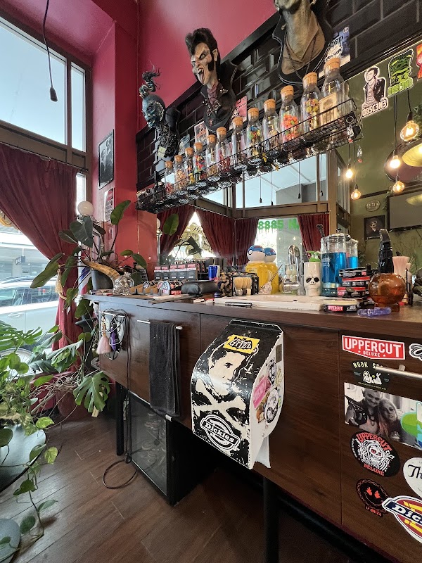 DEAD HEAD BARBERSHOP photo 1