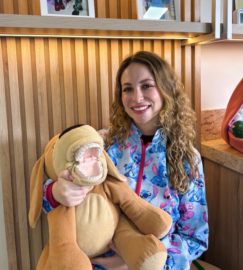 Dra. Luma Spitzner - Odontopediatria