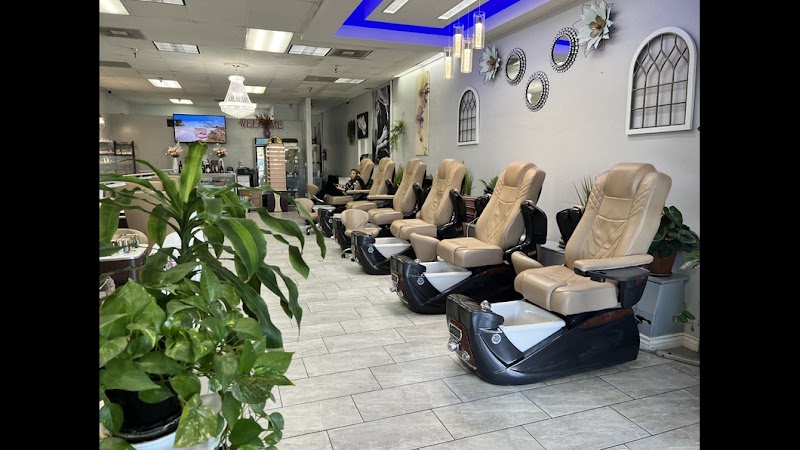 Lux Nail Spa