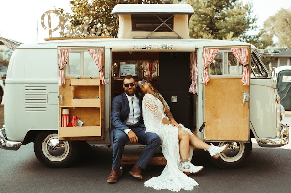 Bob's Photobooth Bus — featured vendor