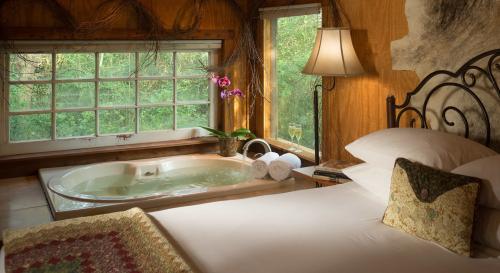 BlissWood Bed and Breakfast Ranch - Photo 4