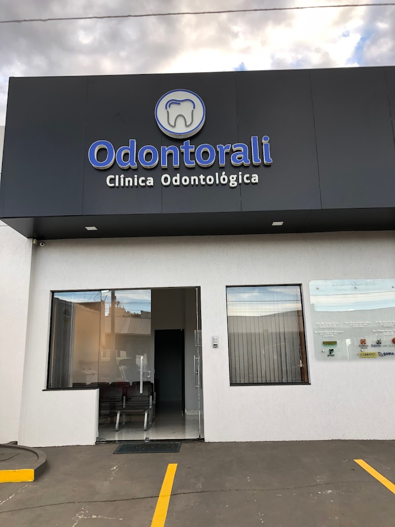 Odontorali Clínica Odontológica | Implantes dentários | Prótese protocolo | Dentista em Setor Pedro Ludovico - foto 3