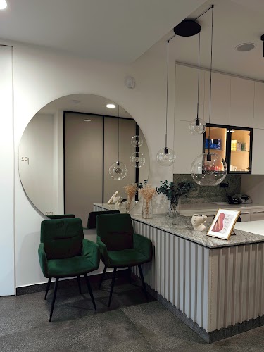 PT CLINIC - Klinika transplantacji włosów w Warszawie logo