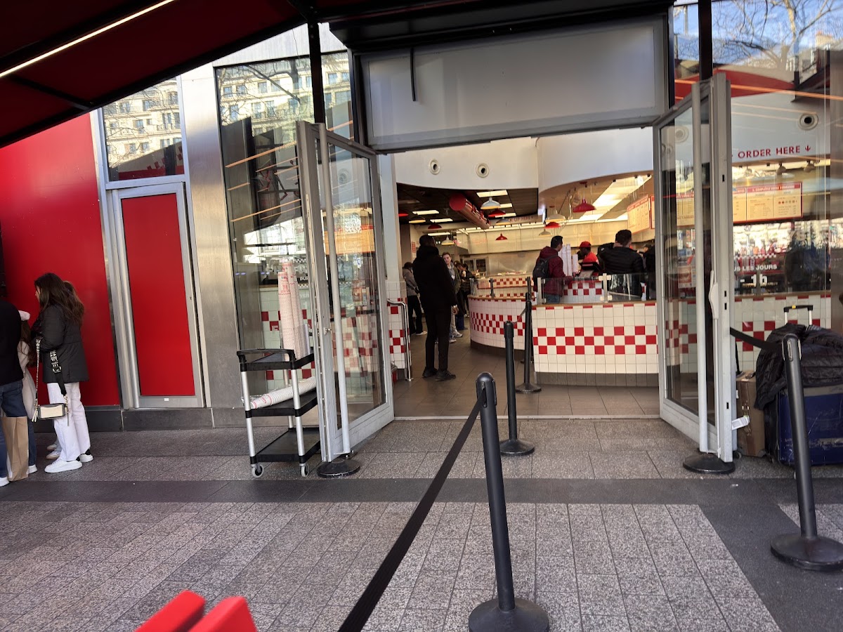 Five Guys, vue extérieure