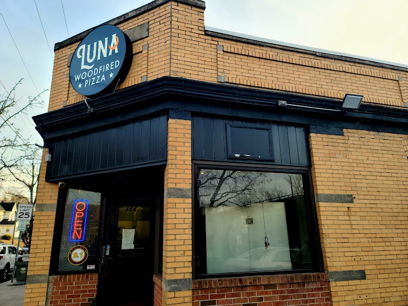 Luna Woodfired Pizza photo 1