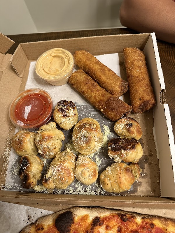 Luna Woodfired Pizza photo 4