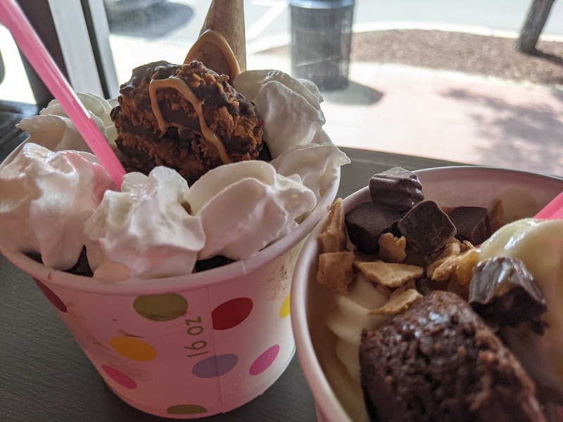 KRAVE Frozen Yogurt & Drink Shoppe photo 3