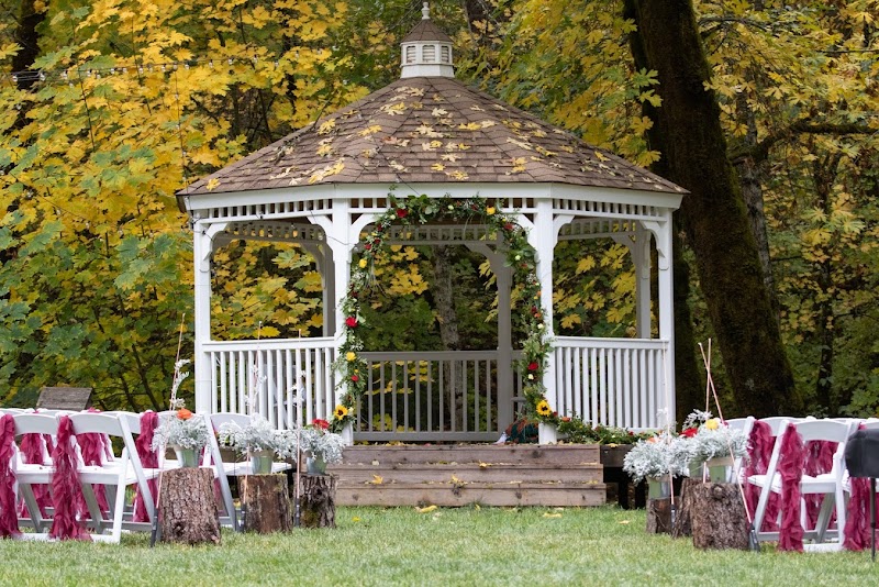 Roses & Acorns Creekside Weddings @ Camp Nauvoo