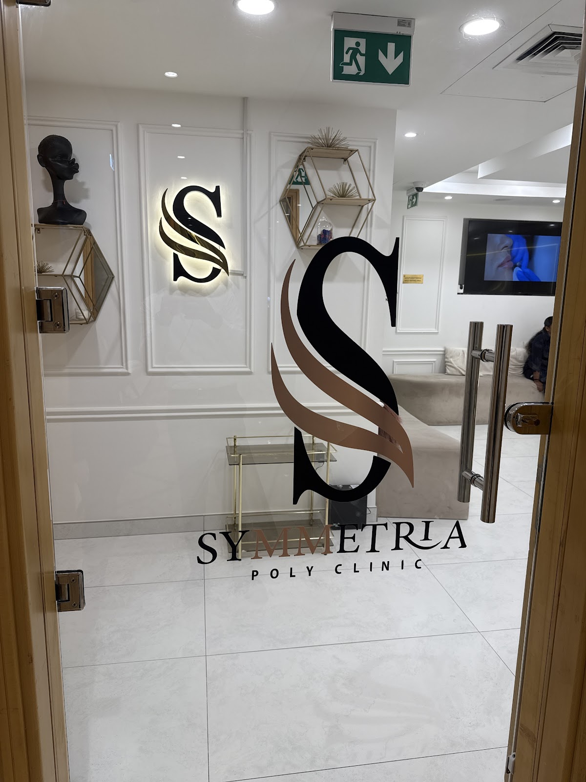 Symmetria Poly Clinic 4