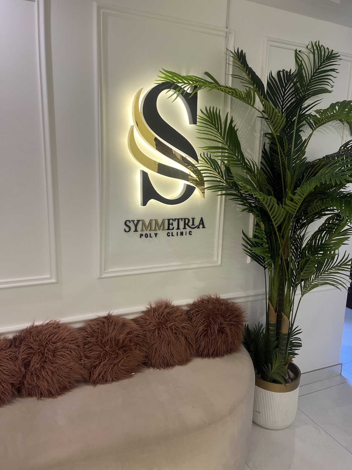 Symmetria Poly Clinic 2