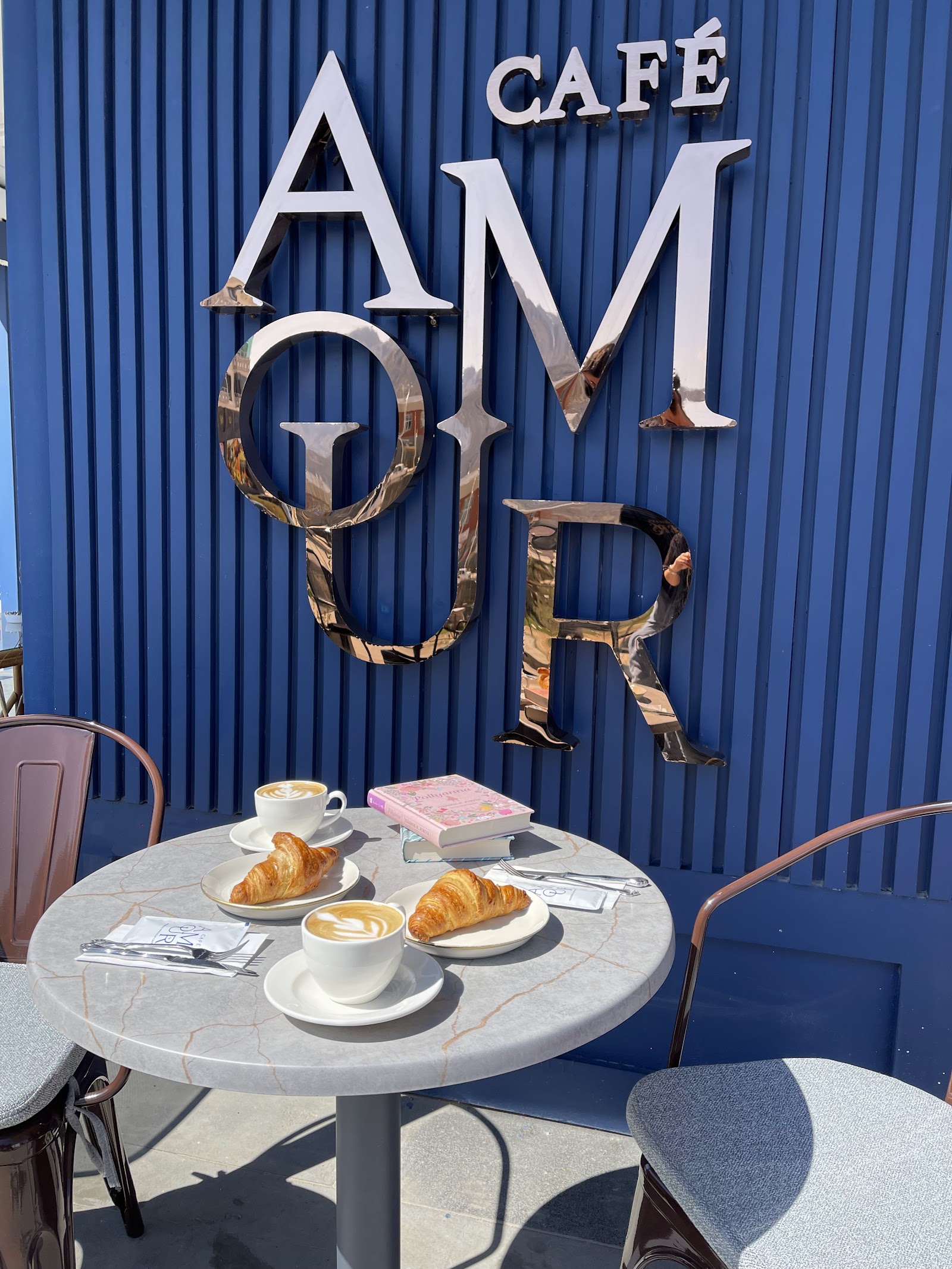 Cafe Amour CB mekanı