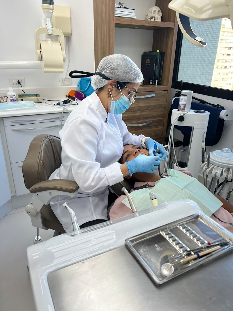 Dra. Renata Soares - Protesista e Especialista em Reabilitação Oral - foto 3