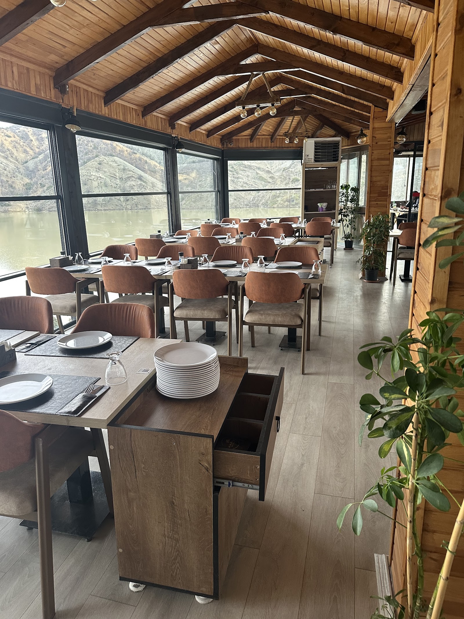 Tunceli Marına mekanı
