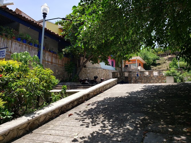 MayFlower Hotel & Hostal