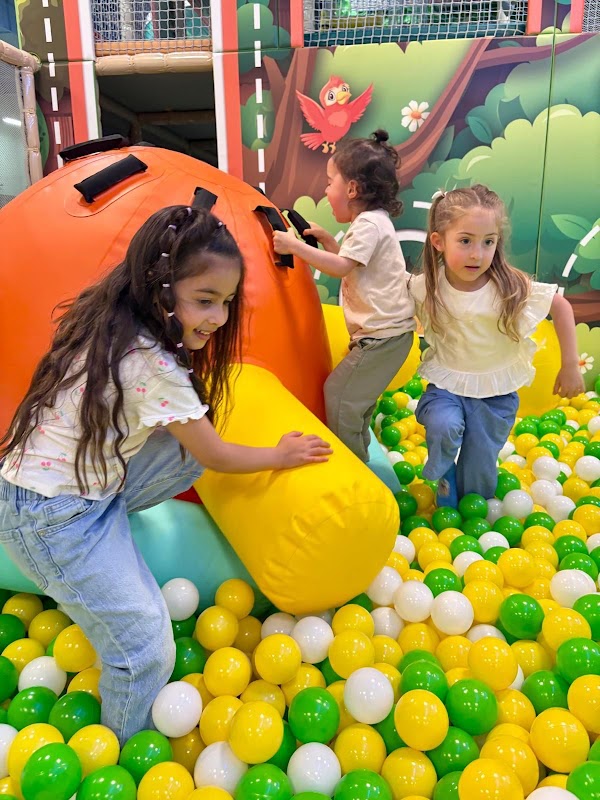 ANIMAL WORLD exterior