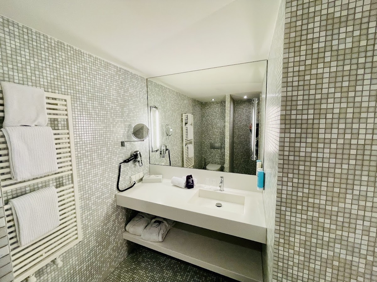 Empire Riverside Hotel, dog-friendly hotel, photo 3