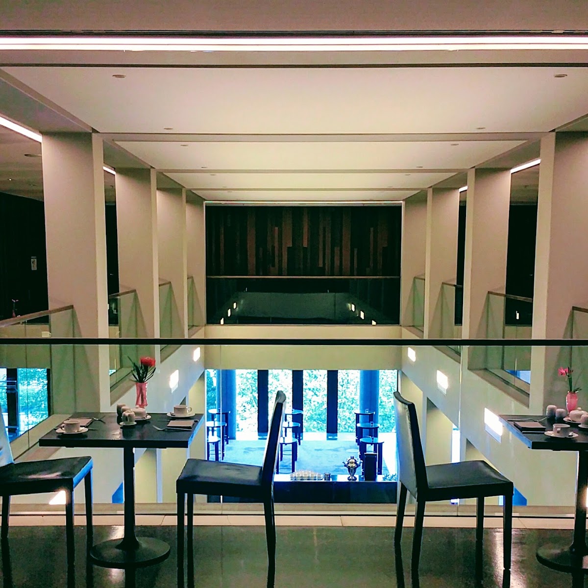 Empire Riverside Hotel, dog-friendly hotel, photo 2